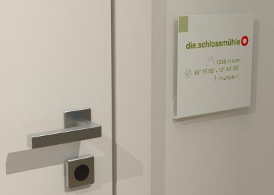 Brueckenwirt Tuerbeschilderung